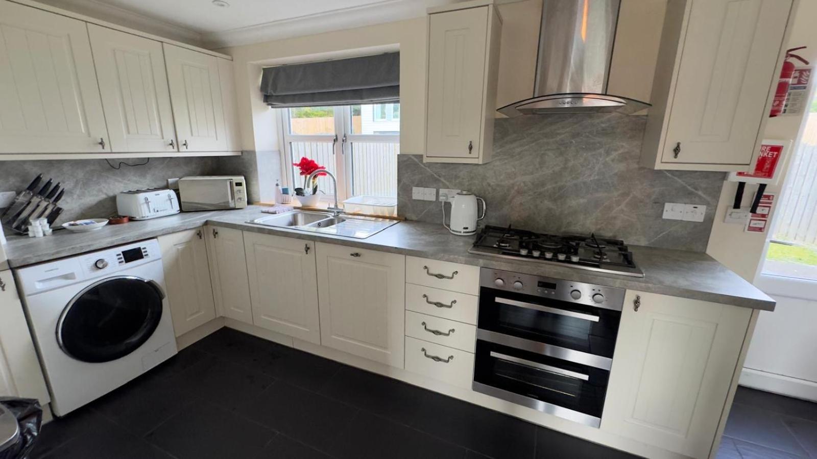The Waverley Inn Holiday Homes إينفيرنيس المظهر الخارجي الصورة